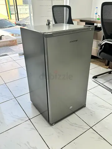 Compact Single-Door Mini Fridge - Silver, excellent Condition