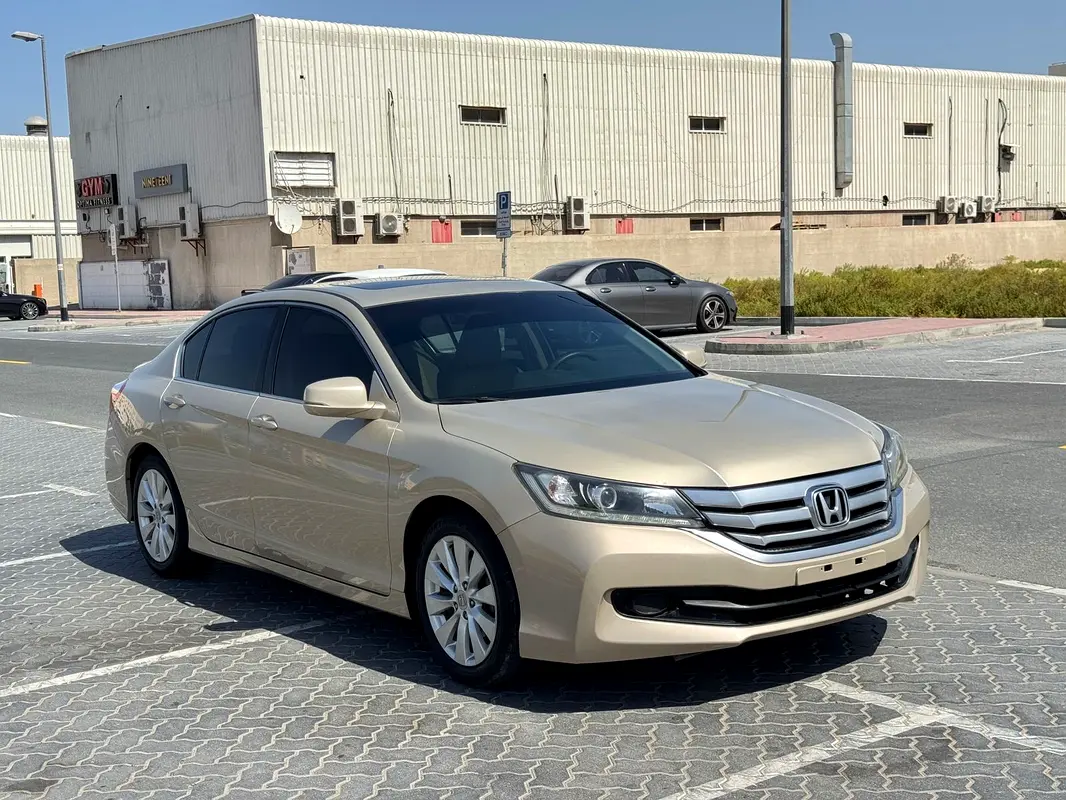 Honda Accord 2016 — photo 1 of 16