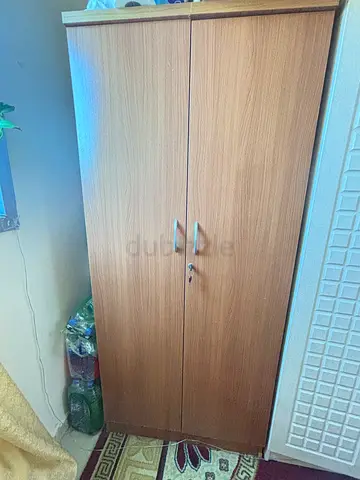 Two-door wooden wardrobe with lockable doors – good condition