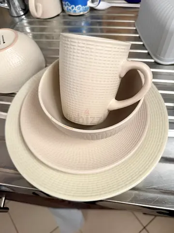 Kitchen plates set for 4 people