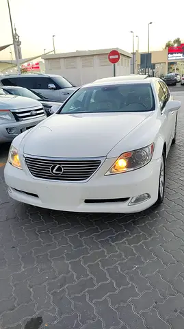 Lexus LS 460 2009 - American Specs - Excellent Condition