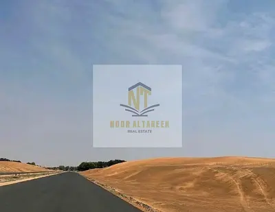 أراضٍ تجارية مميزة للبيع في منطقة الحوشي، بتملك حر للعرب، مع نظام أقساط مرن حتى 3 سنوات، تقع في موقع استراتيجي على 3 شوارع، مما يمنحها قيمة تجارية واس