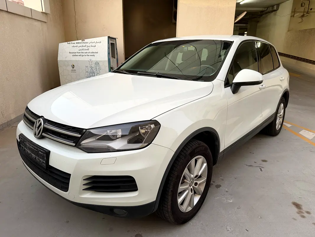 Volkswagen Touareg 2012 — photo 1 of 14
