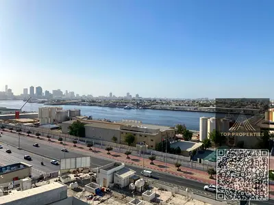 3 غرف وصالة مع غرفة خادمة وباركنج مجاني للإيجار السنوي في الراشدية 1 اجمالي ٤ حمام قريب من الأسواق والمدارس والمطاعم والكافيهات في قلب عجمان