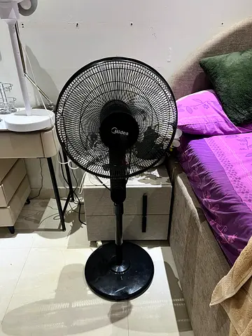 Midea Oscillating Pedestal Fan - 16-inch, Good Working Condition