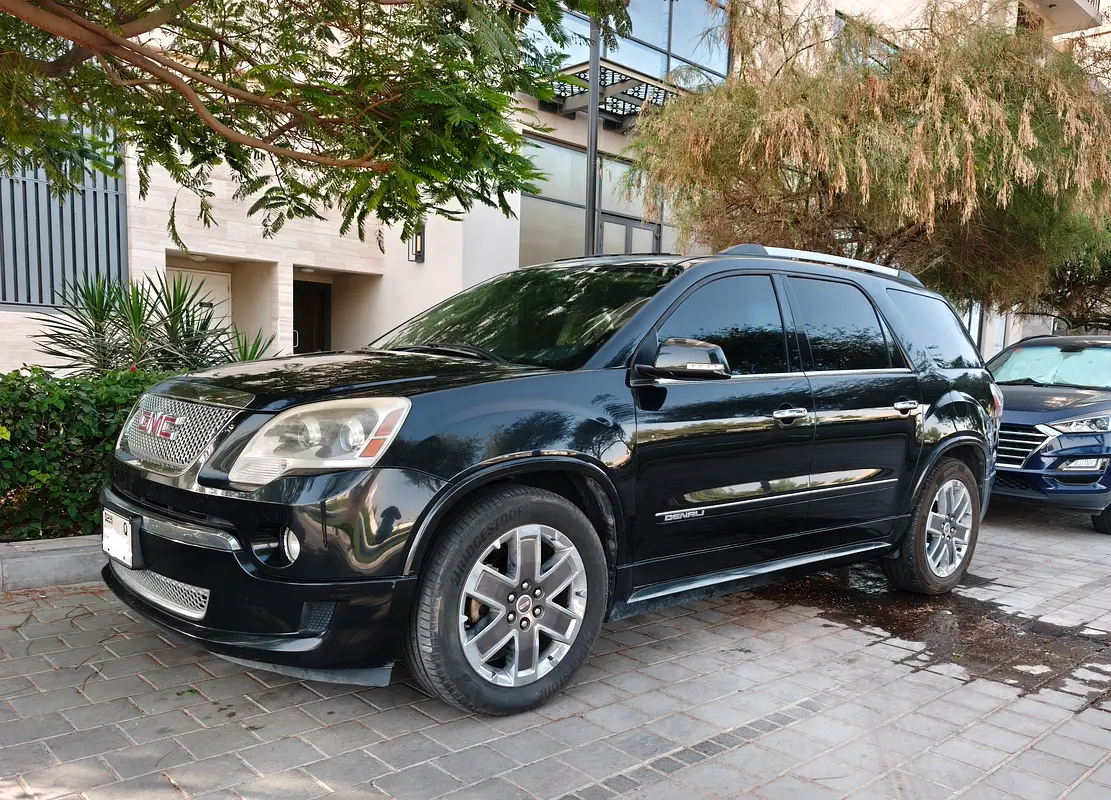GMC Acadia 2012 — photo 1 of 14