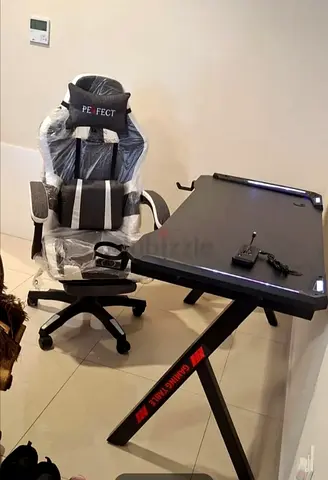 Brand New gaming Table and gaming chair available