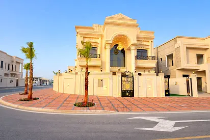 For sale: Classic corner villa on two streets with a large built-up area, price includes registration and ownership fees.