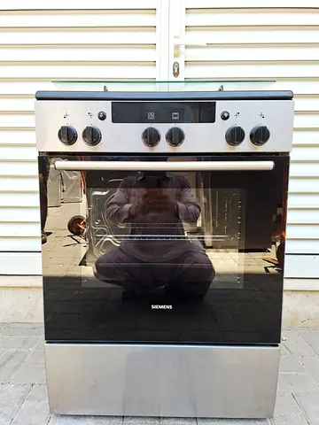 This Gas cooker,  SIEMENS Brand, works great
