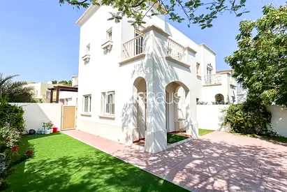 4E | Fully upgraded | Lake View | Vacant Now