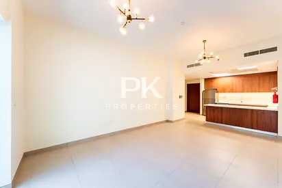 15th August |Huge Layout |Luxury Living |Nr Metro