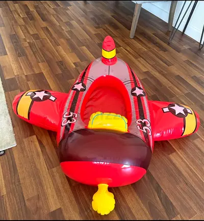 Pool inflatables: plane and tree