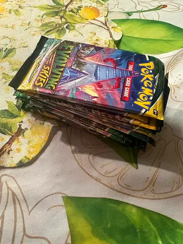 Bundle of 12 unopened Pokémon TCG booster packs (Evolving Skies and others)