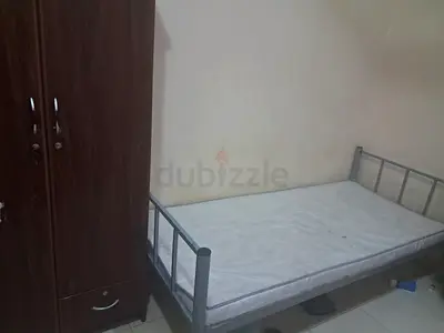 bed space available for Indian Executive bachelor.