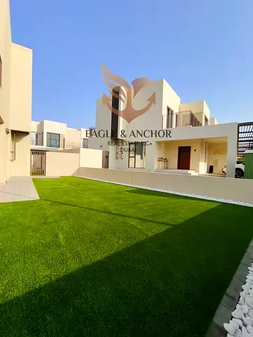 Spacious Layout | End Unit | Landscaped Garden | Rented