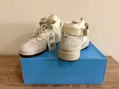 Adidas sneaker