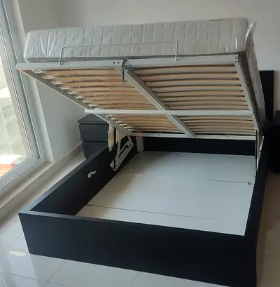 IKEA hydraulic queen‑size bed (160 × 200 cm) with  IKEA mattress ✨