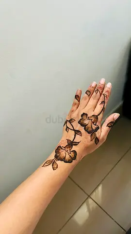 Henna artist