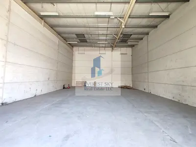 Road Facing Warehouse for URGENT LEASE !!