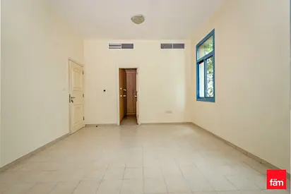 Middle Unit | 2 Parkings | Family Living