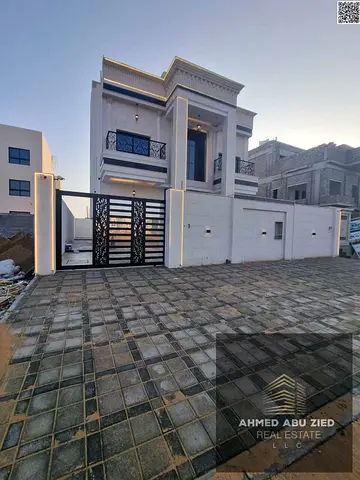 A distinctive villa in Helio Center – luxurious finishing, neoclassical design, street and alley