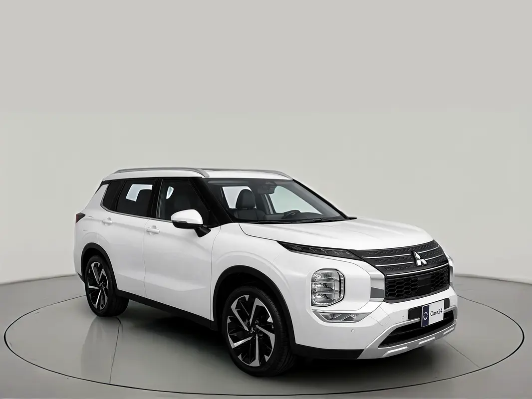 Mitsubishi Outlander 2024 — photo 1 of 13