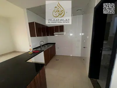 استوديو للإيجار في المويهات 3 | مطبخ شبه منفصل | قريب محمد بن زايد | 21,000 درهم