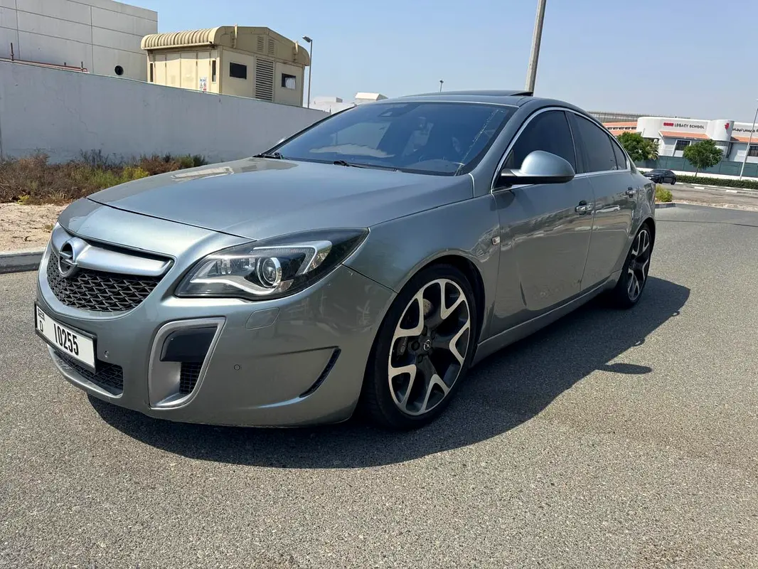 Opel Insignia 2015 — photo 1 of 8