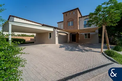 Investment Opportunity with Huge Internal and Plot Area