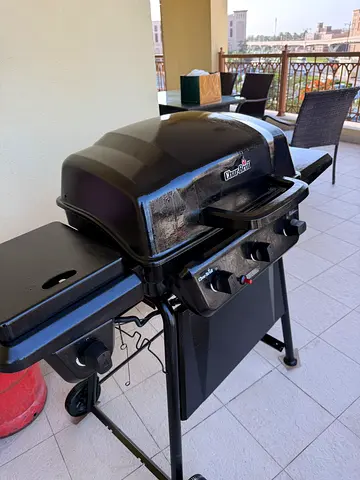 Char-Broil 2-Burner Gas Grill in Good Condition