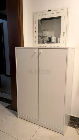 Shoe cabinet