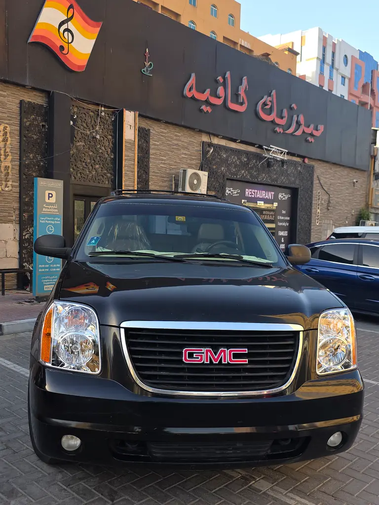 GMC Yukon 2009 — photo 1 of 16