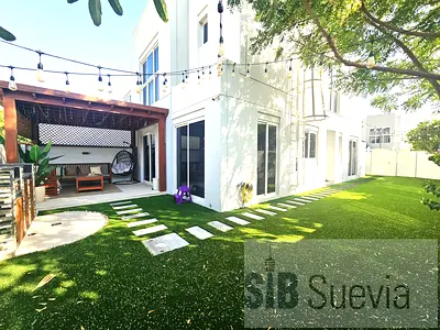 Corner Unit | Vacant | Highly Maintained