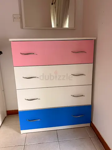 Strong chest of 4 drawers