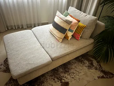 Light grey chaise lounge / daybed in good condition