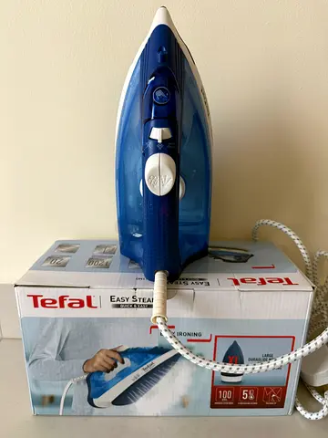 Tefal Steam Iron - Like New (original box included)