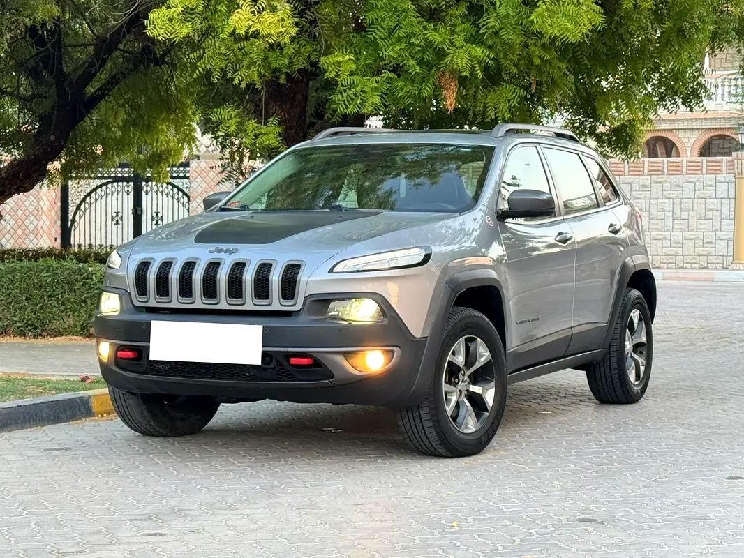 Jeep Cherokee 2015 — photo 1 of 15