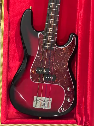 Bass guitar (Precision shape) with case and amp