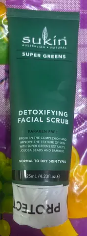 Sukin Super Greens Detoxifying Facial Scrub - 125ml