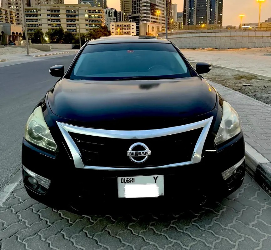 Nissan Altima 2013 — photo 1 of 5