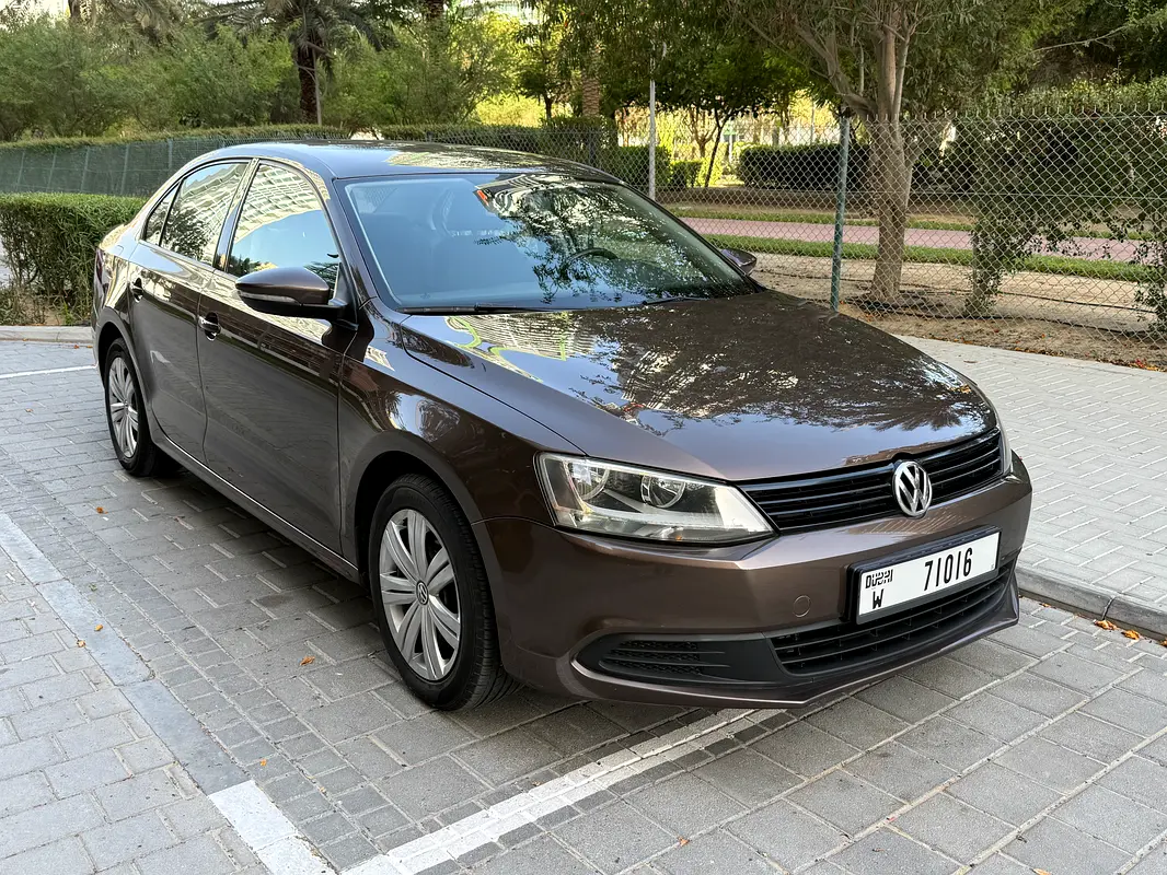 Volkswagen Jetta 2015 — photo 1 of 13