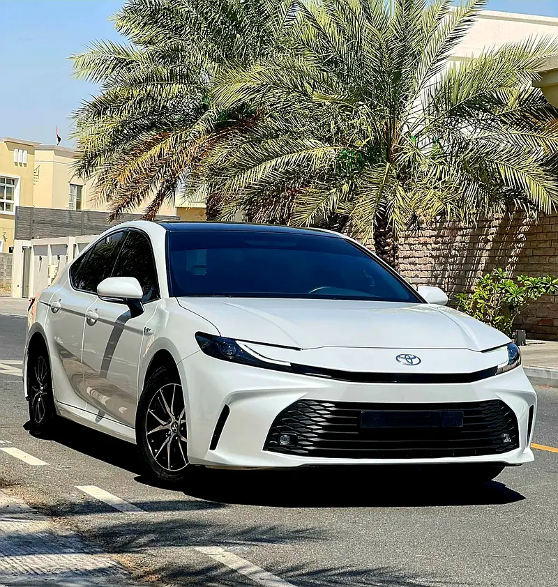 Toyota Camry 2025 — photo 1 of 14