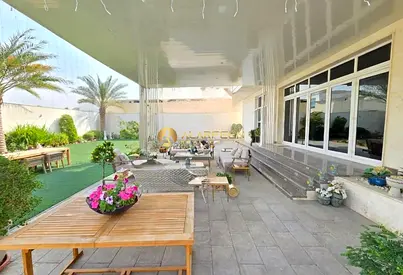 LUXURY MODERN 6-BR IN PRIME LOCATION