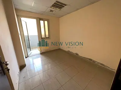 المجاز 3 – 3 غرف وصالة بإطلالة بحرية مباشرة مع باركينج مجاني وغرفة خادمة