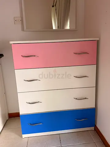 Strong chest of 4 drawers