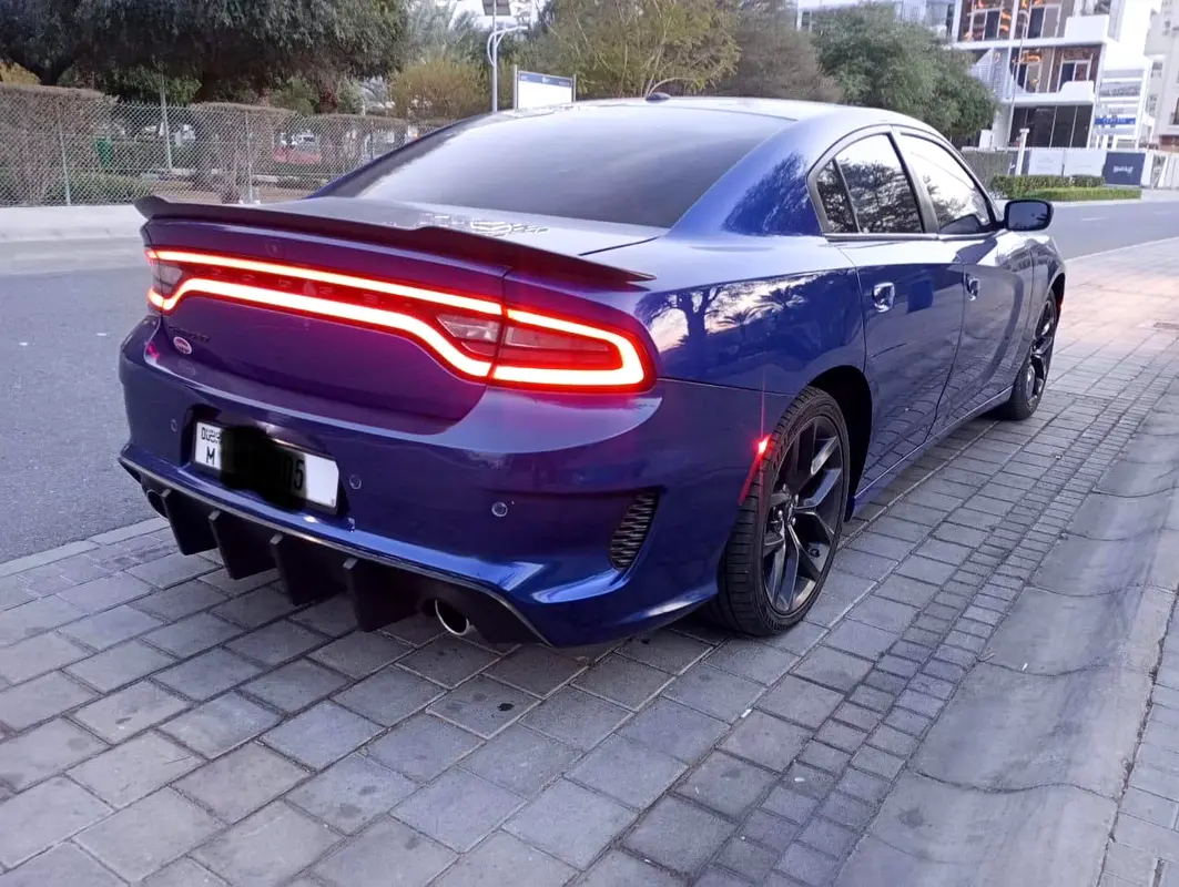 Dodge Charger 2021 — photo 1 of 10