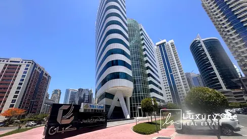 Premium | Fully Fitted | 5 Parking | Vacant in Sep