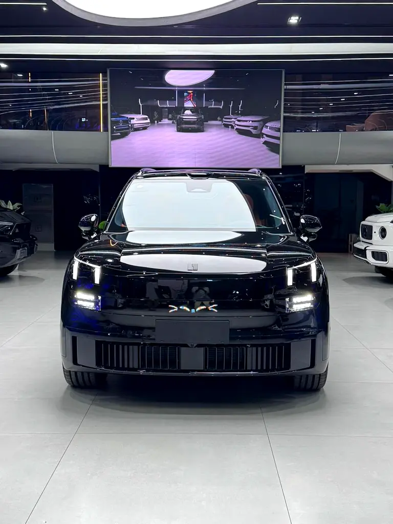 Lynk & Co 900 2025 — photo 1 of 16