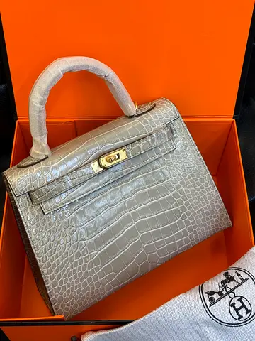 Hermès Kelly Sellier Bag.