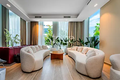 Upgraded | Luxurious Villa | Front Row